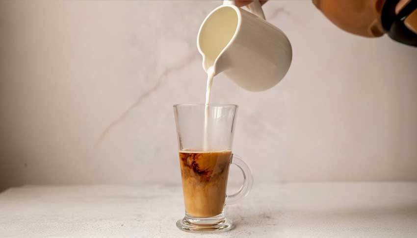 Préparer un koffie verkeerd vous-même ? Avec cette recette, vous le réussissez !