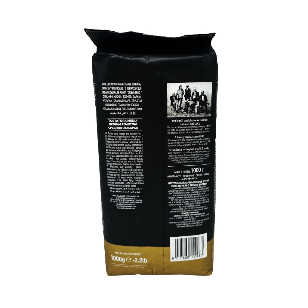Achterkant van een zak koffiebonen van het merk Caffè Vergnano 1882 Antica Bottega met 1 kilo inhoud