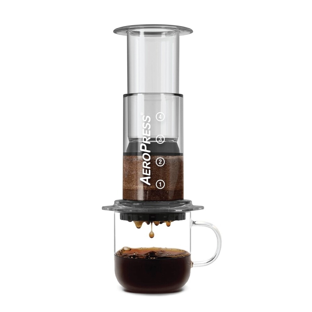 Une cafetière de la marque AeroPress