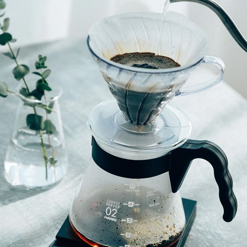 Hario V60 - Moulin à café, cafetière, filtres à café & cuillère doseuse - Ensemble complet